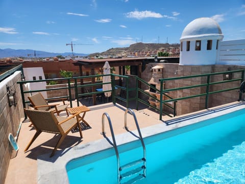 Pool view, Swimming pool, sunbed