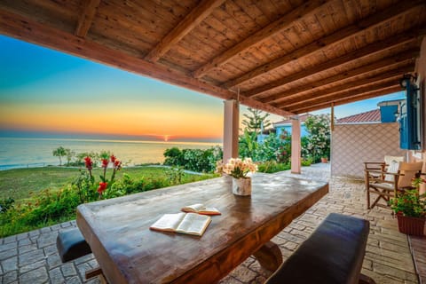 Natural landscape, Balcony/Terrace, Dining area, Sea view