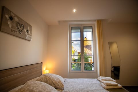 Bed, View (from property/room), Photo of the whole room, Bedroom