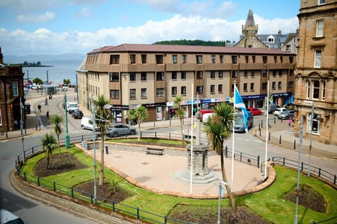 Property building, Nearby landmark, Spring, Day, Neighbourhood, Natural landscape, City view, Street view, Location