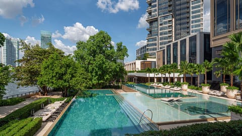 Property building, Day, Pool view, Swimming pool, Swimming pool, sunbed