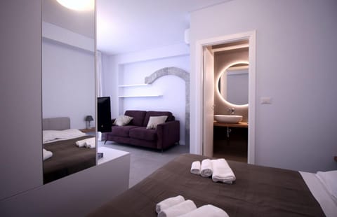 Bathroom, Living room, Bedroom