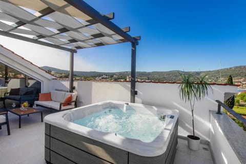 Day, Hot Tub, View (from property/room), Balcony/Terrace