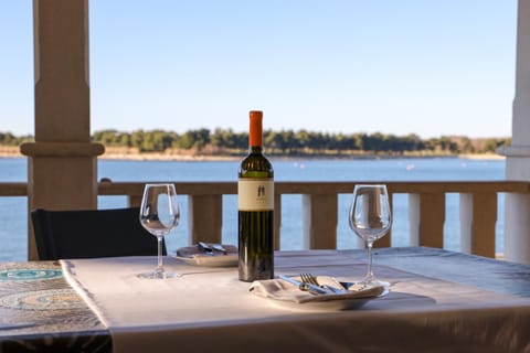 City Center Coastal Escape - Apartments with Sea View or Cozy Room Apartment in Novigrad