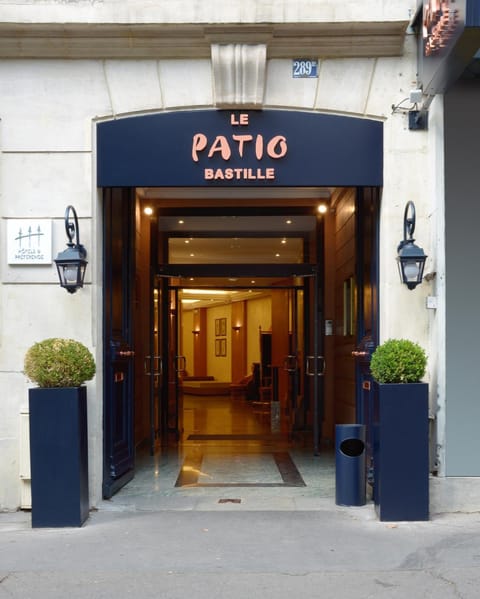 Facade/entrance
