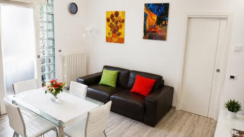Living room, Seating area, kitchen