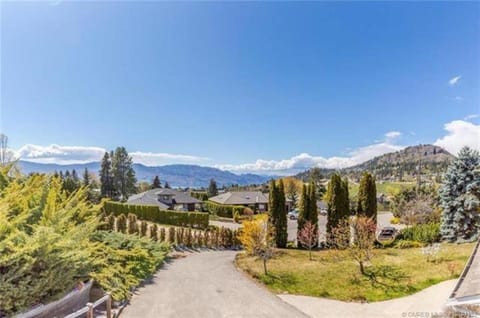 Neighbourhood, Natural landscape, Hiking, Mountain view