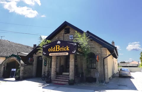 OldBrick PUB Inn in Vojvodina