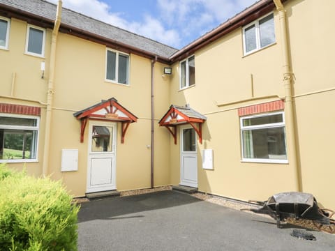 Owl Cottage House in Wales