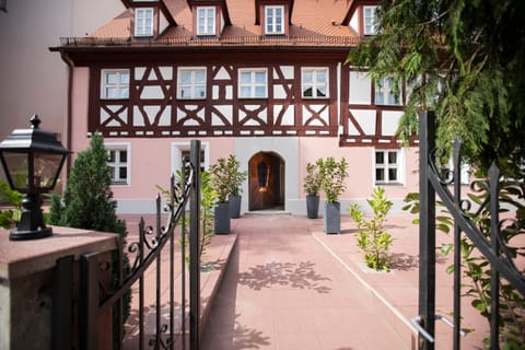 Property building, Facade/entrance