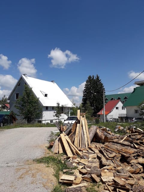 Property building, Neighbourhood