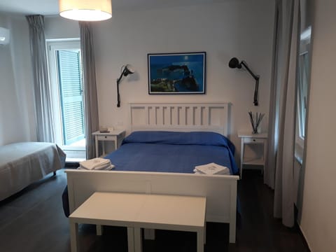 Bed, Photo of the whole room, towels