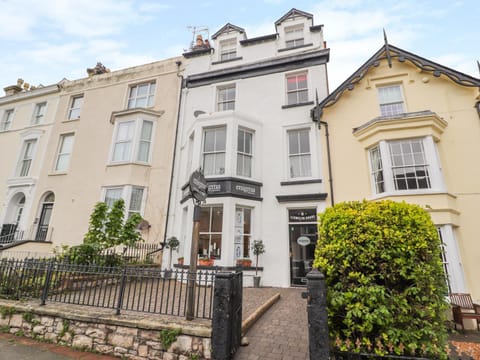 Llewelyn House Apartment in Llandudno