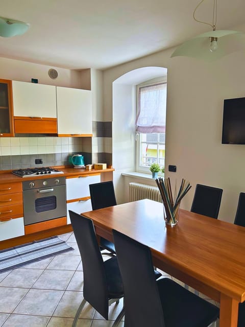 Dining area, kitchen