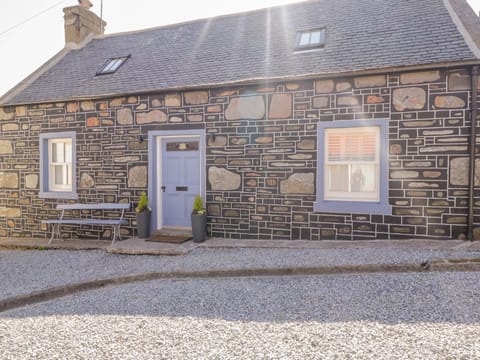 36 Sandend Village House in Scotland