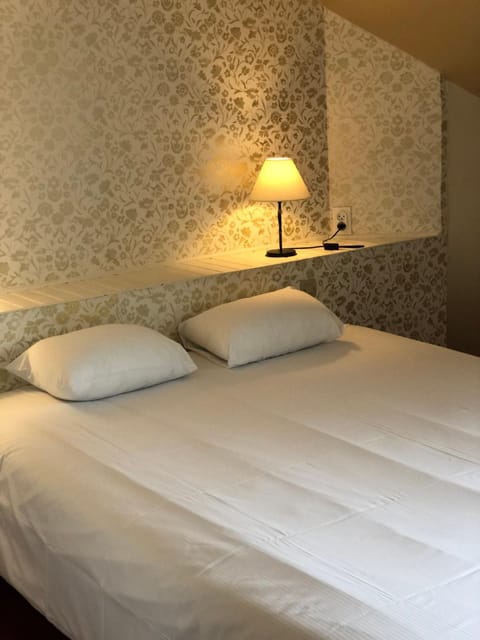 The Originals City, Hôtel La Cour Carrée, EU Hotel in Normandy