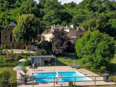 Property building, Natural landscape, Bird's eye view, Garden, Garden view, Pool view, Swimming pool, sunbed