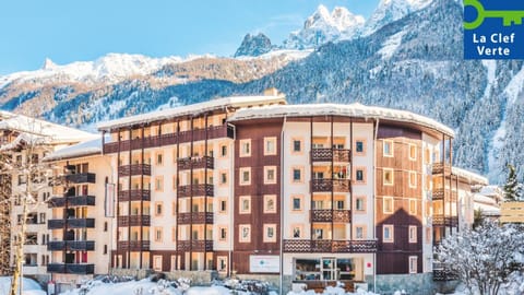 Property building, Day, Natural landscape, Winter, Mountain view