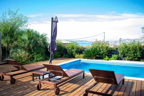 Pool view, Swimming pool, sunbed
