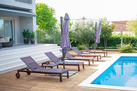 Property building, sunbed