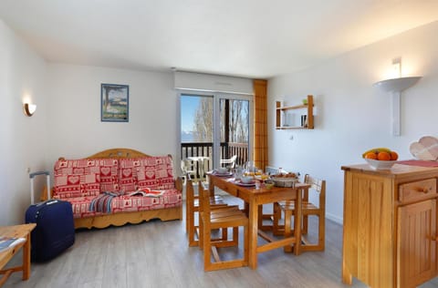 Toilet, Bathroom, TV and multimedia, Balcony/Terrace, Kitchen or kitchenette, Living room, Photo of the whole room, Dining area