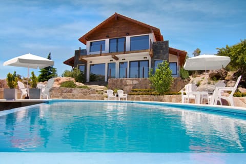 Property building, Day, Swimming pool