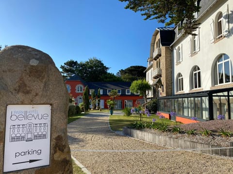 Property building, Facade/entrance