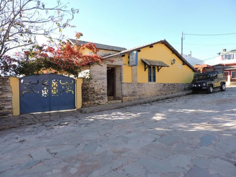 Property building, Day, Neighbourhood, Street view