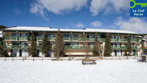 Property building, Day, Winter, Parking