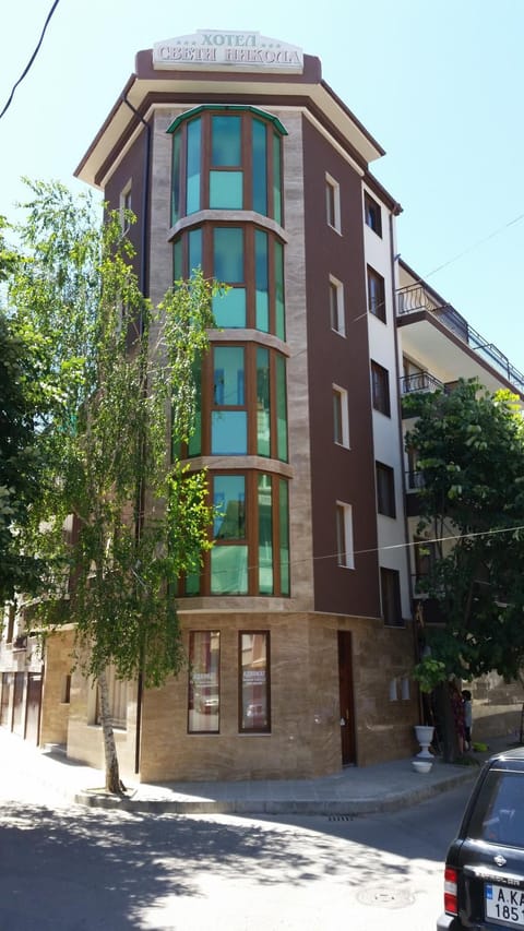 Facade/entrance