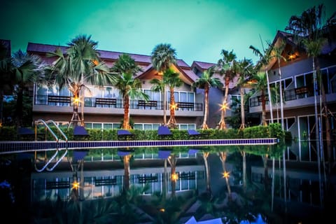Swimming pool, Swimming pool