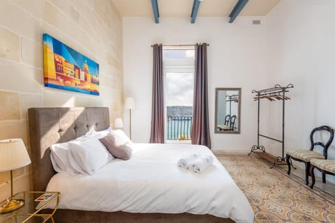 Bed, Day, Balcony/Terrace, Photo of the whole room, Bedroom, Autumn, On site, Landmark view, Sea view