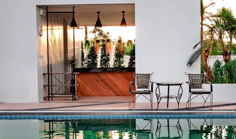 Swimming pool, Swimming pool