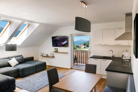 Kitchen or kitchenette, Living room, Seating area, Dining area
