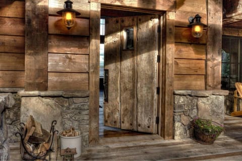 Gull Lakes Finest! Reclaimed Charm and Luxury House in Lake Shore