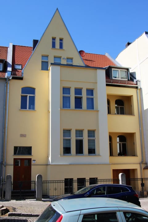 Property building, Facade/entrance, Parking