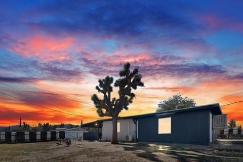 Desert Serenity in Yucca/Joshua Tree w/AC & Fire pit Apartment in Yucca Valley