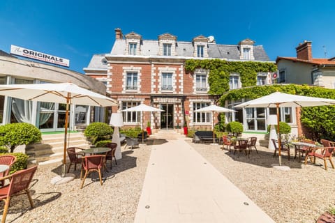 Patio, Staff, Facade/entrance, Billiard, Balcony/Terrace, Lobby or reception, Lounge or bar, City view, Garden view, Street view, Continental breakfast, Buffet breakfast, Lunch, Alcoholic drinks, Non alcoholic drinks, young children, older children, Family