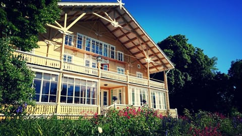 Property building, Day