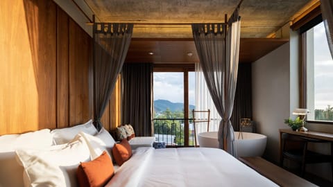 Bed, Living room, Photo of the whole room, Bedroom, Bath