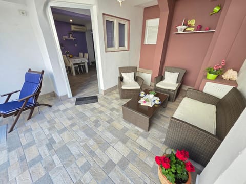 Patio, Seating area