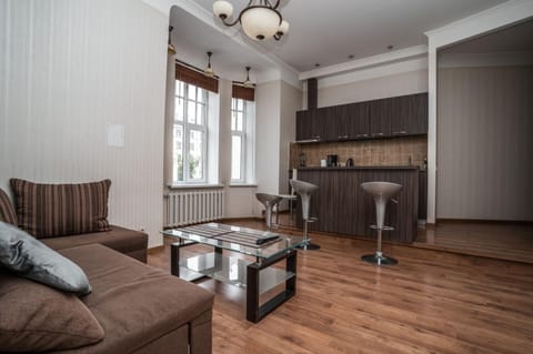 Kitchen or kitchenette, Living room, Seating area, Dining area, stove