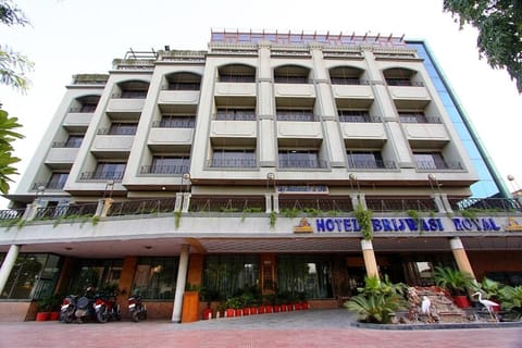 Facade/entrance, Landmark view