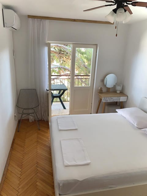 Bed, Photo of the whole room, Bedroom, air conditioner