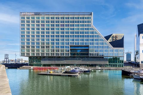 Property building, Facade/entrance, City view, River view