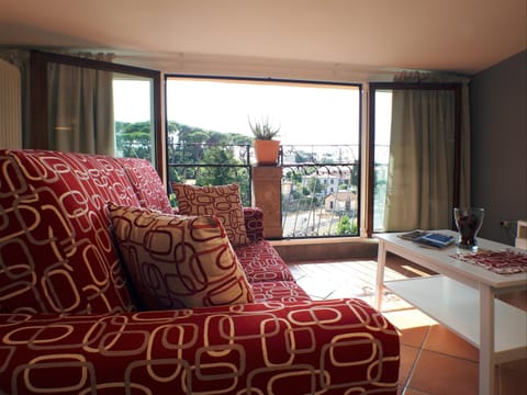 View (from property/room), Living room, City view, Street view