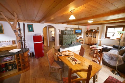 TV and multimedia, Living room, Seating area, Dining area, oven