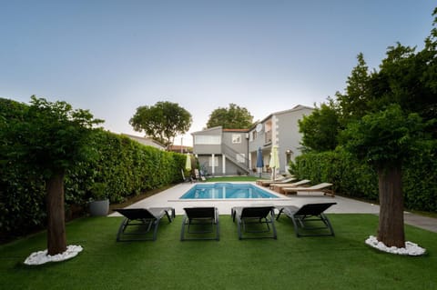 Property building, Garden view, Pool view, Swimming pool