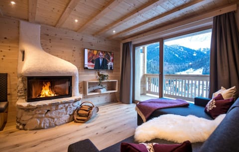 Winter, TV and multimedia, Living room, Seating area, Mountain view