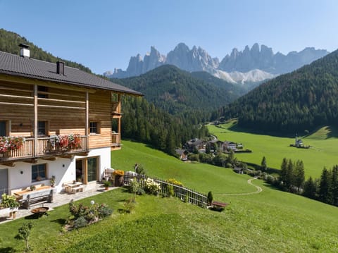 Property building, Nearby landmark, Day, Natural landscape, Mountain view